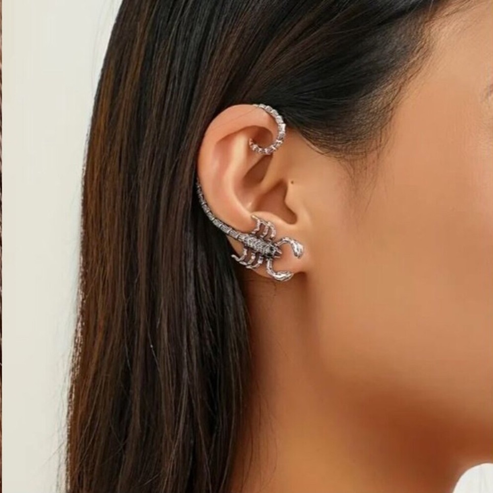 NEW Pewter Scorpion Large Ear Crawler Punk Rocker Earrings - Picture 2 of 5